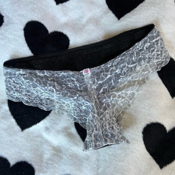 Victoria’s Secret heartbreaker fashion show undies - Picture 2 of 2